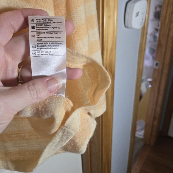 Vince Orange Wool Cashmere Sweater NWOT with Flaw Size L $285 Retail - Picture 6 of 6